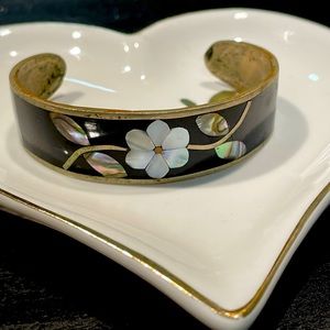 Vintage Mexican Shell Inlay Cuff 🌸